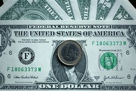 Евро немного сдал- официальные курсы валют на 15 декабря