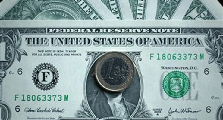 Евро немного сдал- официальные курсы валют на 15 декабря