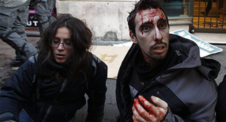 Беспорядки в Риме: Манифестанты требуют отставки Берлускони (Фоторепортаж)