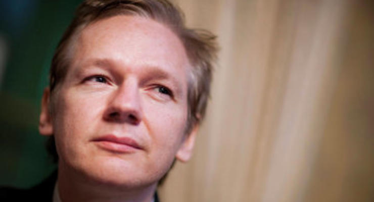 Основателя WikiLeaks выпустили под залог