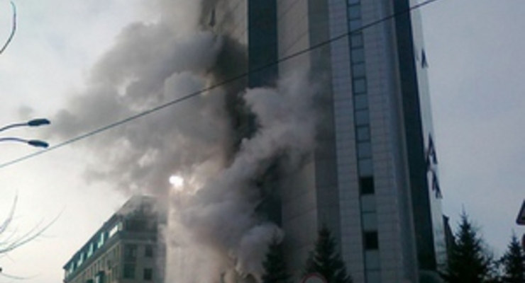 В Киеве загорелась налоговая