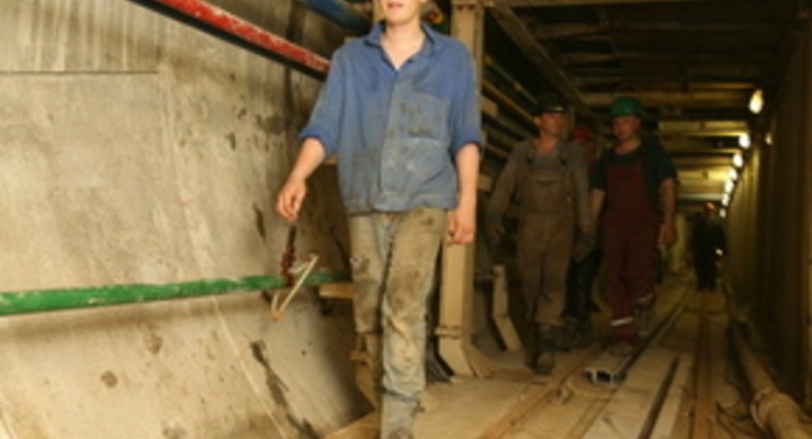 Завтра в Киеве откроют три новые станции метро