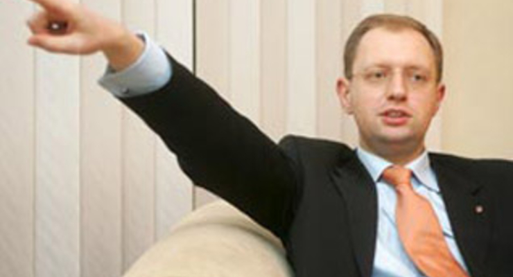 Яценюк: Янукович просто убрал неугодных ему чиновников