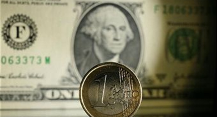 Курс евро опустился ниже отметки 1,33 доллара