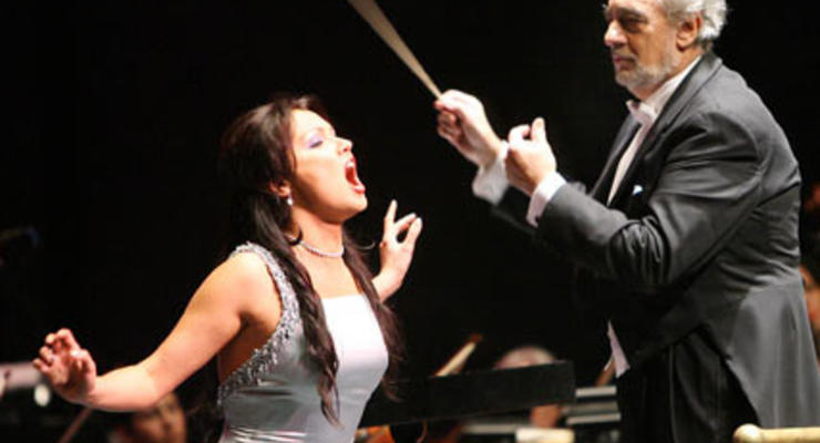 Азарова освистали на оперном концерте