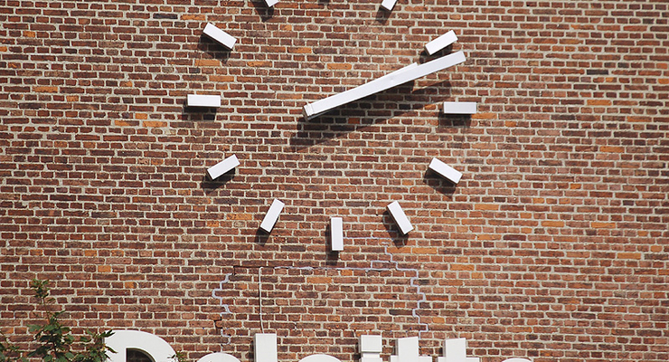 Бывшего партнера Deloitte и его жену обвинили в инсайдерской торговле