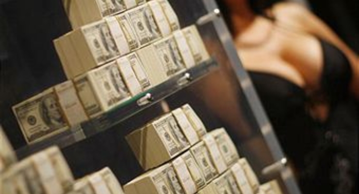 Давление покупателей валюты сохраняется. Прогноз банкиров