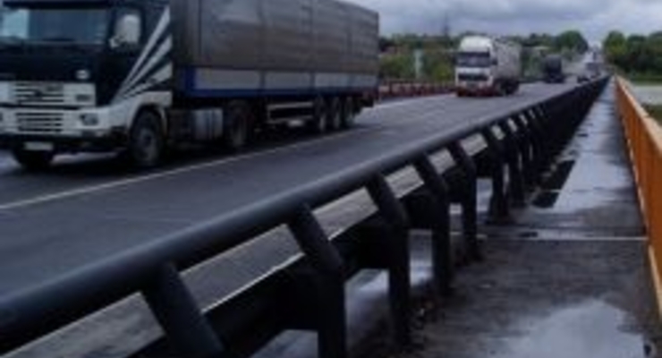 В РФ установят новые ограждения на дорогах