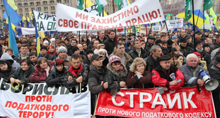 Киевские власти посылают митингующих против Налогового кодекса на Контрактовую площадь