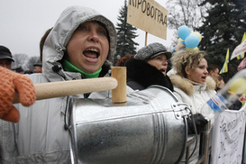 Бастующие предприниматели перекрыли движение в центре Киева