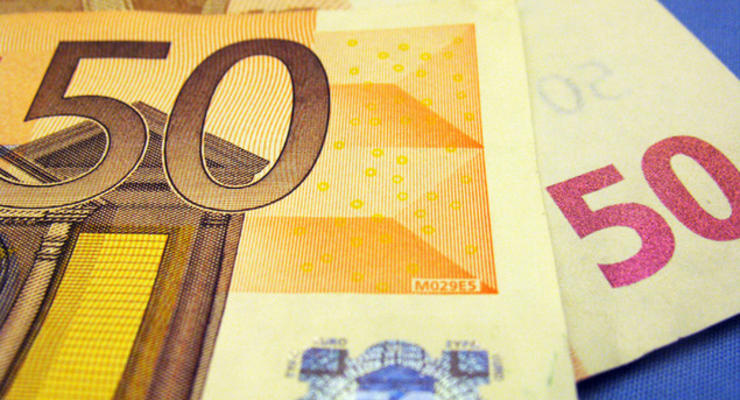 Евро упал, долар вырос - официальные курсы валют на 16 ноября