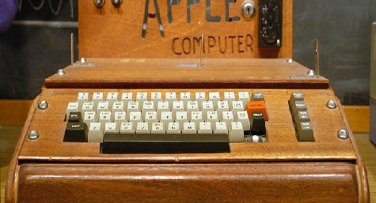 Компьютер Apple 1976 года выпуска продадут с аукциона