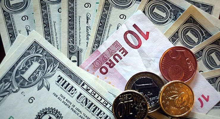 Курс евро опустился ниже 1,37 доллара