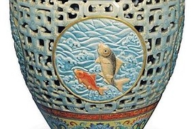 Китайскую вазу продали с аукциона за 83 млн долларов