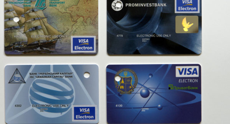 Украинцы все чаще используют платежную карту, рассчитываясь за покупки