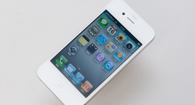 Белый iPhone 4 появится весной 2011 году