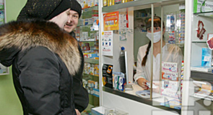 Азаров пообещал, что лекарства от гриппа не подорожают
