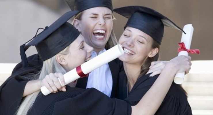 Янукович требует отменить платные услуги в вузах