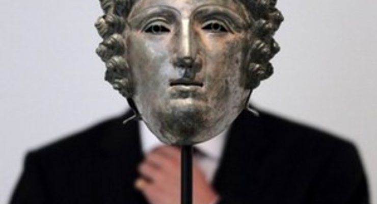 Древний шлем продали за 3,6 млн долларов