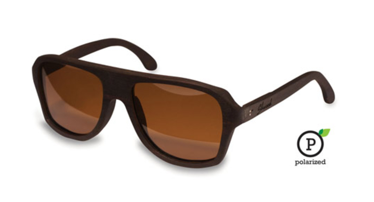 Дизайнеры создали деревянные очки