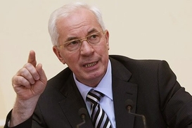 Азаров пообещал, что в Кабмине появятся женщины