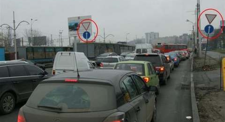 На столичных дорогах много пробок (05.10.2010)