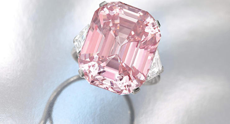 Редчайший розовый бриллиант продадут с аукциона