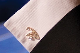 Созданы запонки в виде подписи