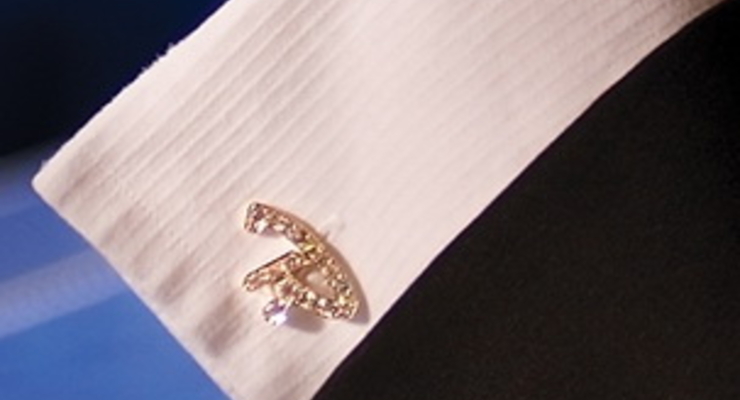 Созданы запонки в виде подписи