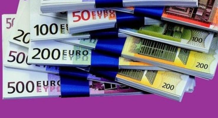 Курс евро рекордно вырос к доллару
