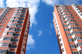 Азаров поручил разобраться с ценами на недвижимость