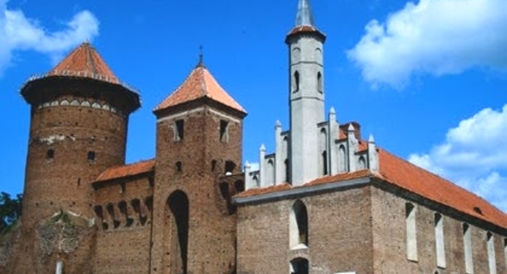 Упрощенное трудоустройство украинцев легализирует Польша