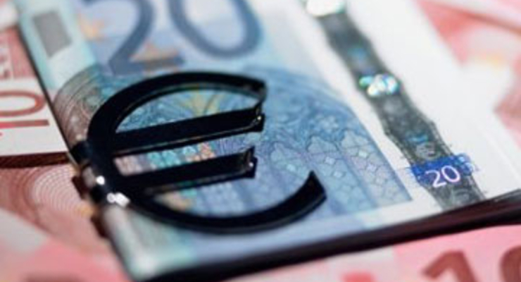 Курс евро держится выше отметки 1,33 доллара