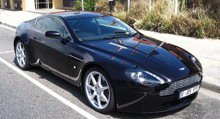 Aston Martin представил обновленный автомобиль V8 Vantage