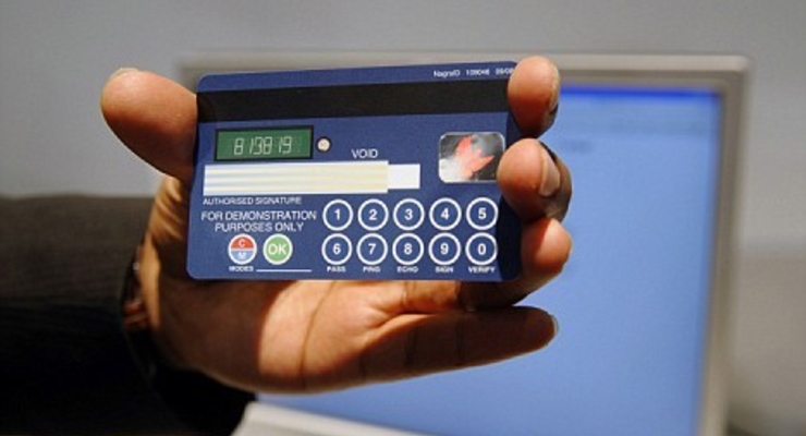 В США показали пластиковые карты нового поколения