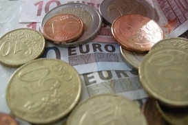 Курс евро подбирается к отметке 1,30 доллара