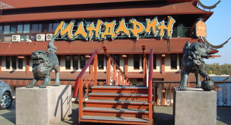 С набережной Киева убрали еще три ресторана