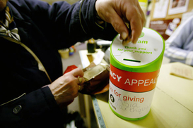 Украина оказалась в конце списка по благотворительности