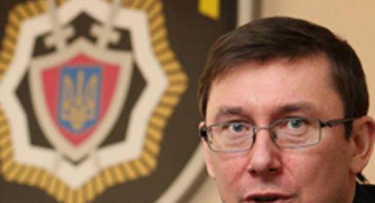 Автомобиль Луценко поставили на штрафплощадку