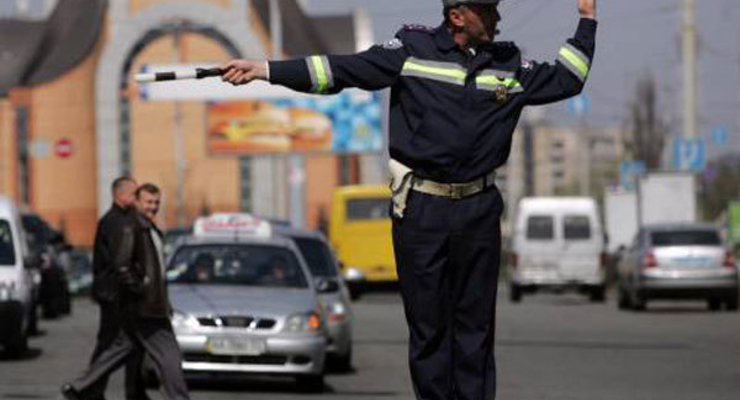 Киевские дороги забиты транспортом