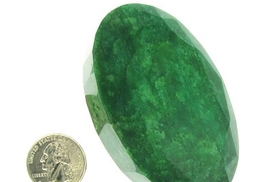 Огромный изумруд продадут с аукциона