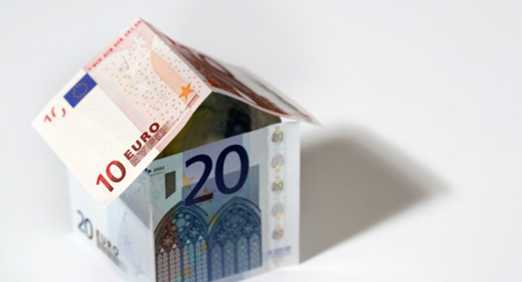 Курс евро на межбанке снова катится вниз