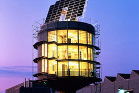 Немецкий архитектор построил крутящийся дом с солнечной батареей