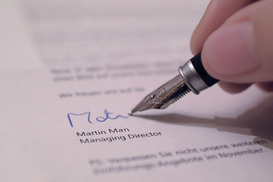 Швейцарским банкирам присылают отравленные письма