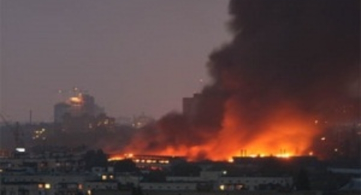 Пожар на Нивках не могут потушить