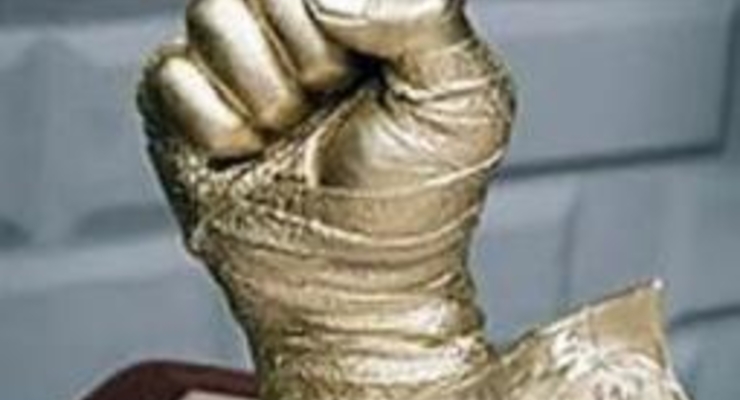 Виталию Кличко вручили Золотой кулак