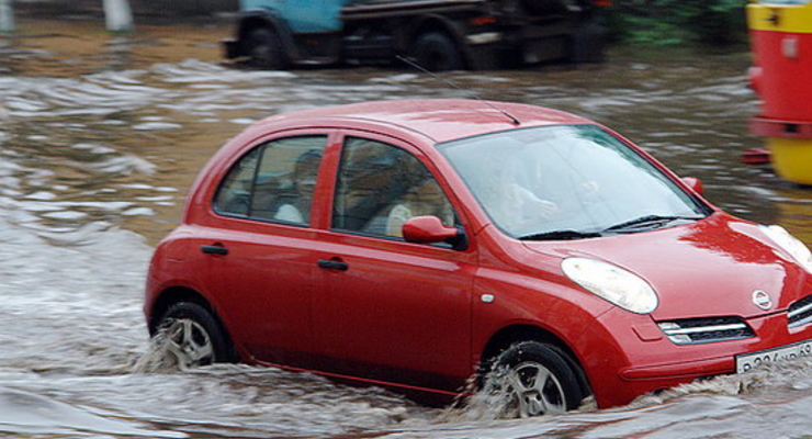 Ливень парализировал движение в Киеве