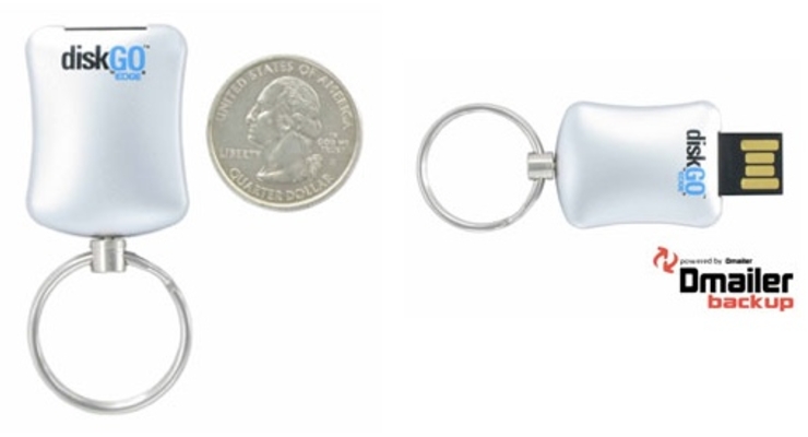 Появилась флешка размером с монету