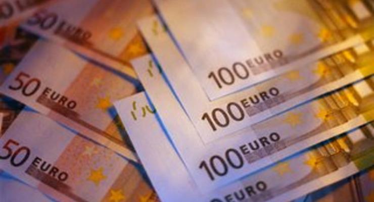 На наличном рынке евро держится выше 10 гривен