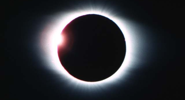 Полное солнечное затмение завершилось